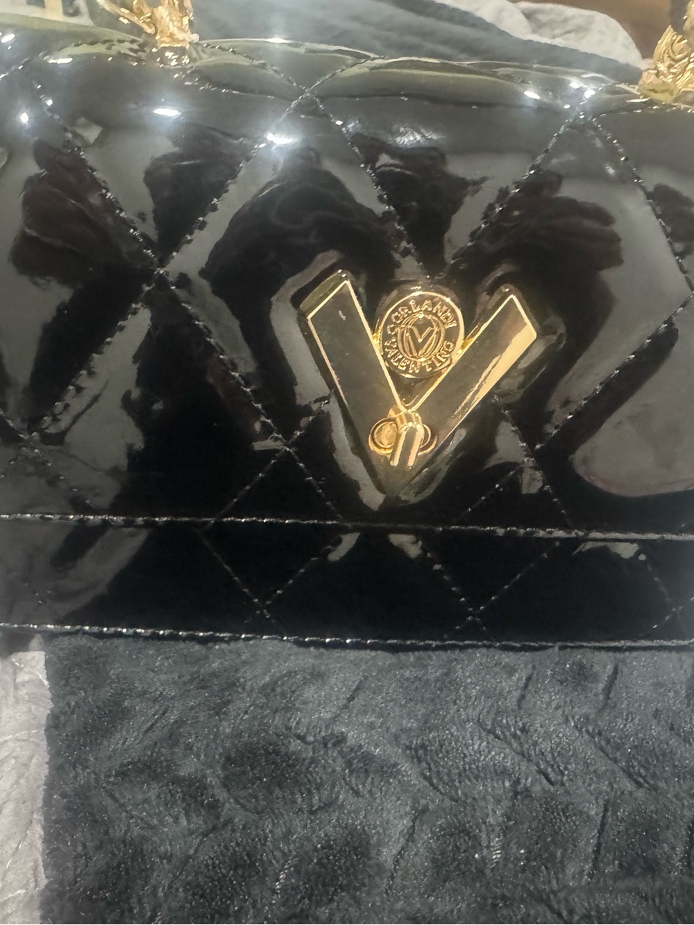 Valentino Orlandi Black Quilted Patent Shoulder Bag with Gold V Emblem - Picture 7 of 10